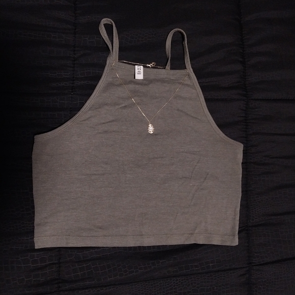 H&M Halter Crop - Picture 2 of 4